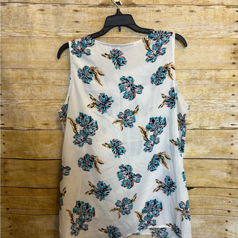Halogen sleeveless top 🛍 - Picture 3 of 3